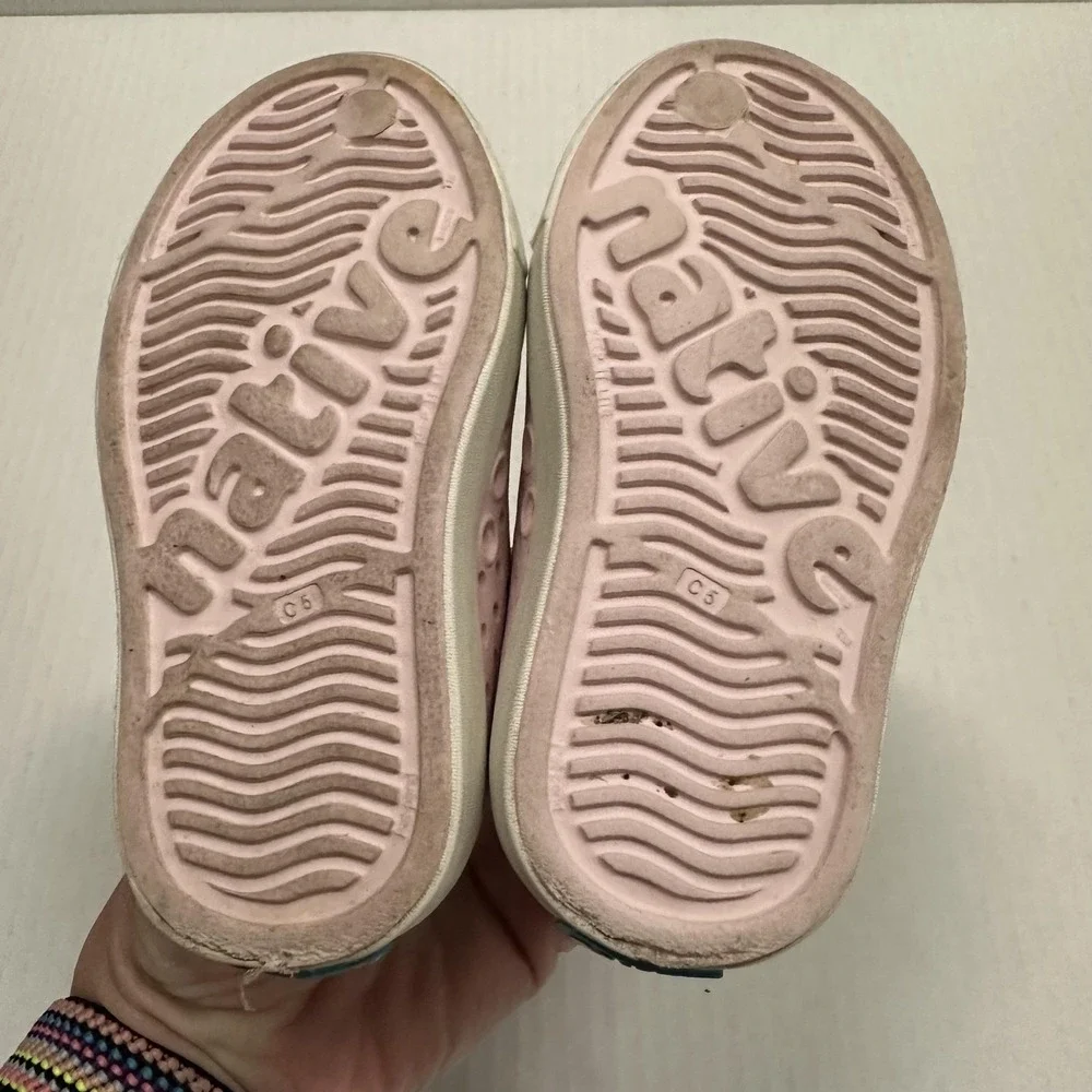 Native Jefferson Slip On Shoes Girls Size 5 Pink Slip On Perforated Rubber Water